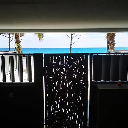 Beau 2P avec Accès Direct Plage et Piscine à 10min de Nice