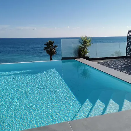 Pearl - Rooftop Pool Seaside *