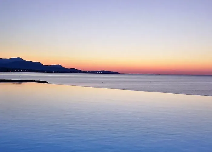 Pearl - Rooftop Pool Seaside Apartment
